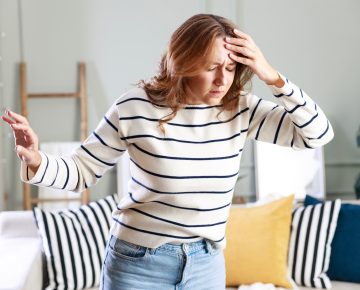 Sintomas de AVC em mulheres e homens podem ser diferentes. Entenda