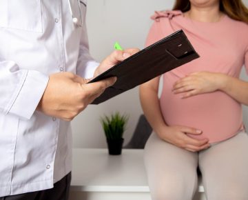 Complicações durante a gravidez elevam risco futuro de AVC e doenças cardíacas para a mãe