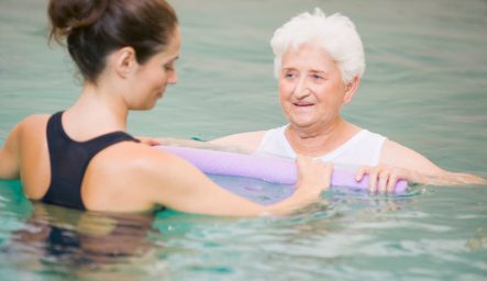 Hidroterapia e espasticidade: como a água acelera a recuperação no pós-AVC